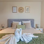 아파트 The Waves With Parking By Interhome *